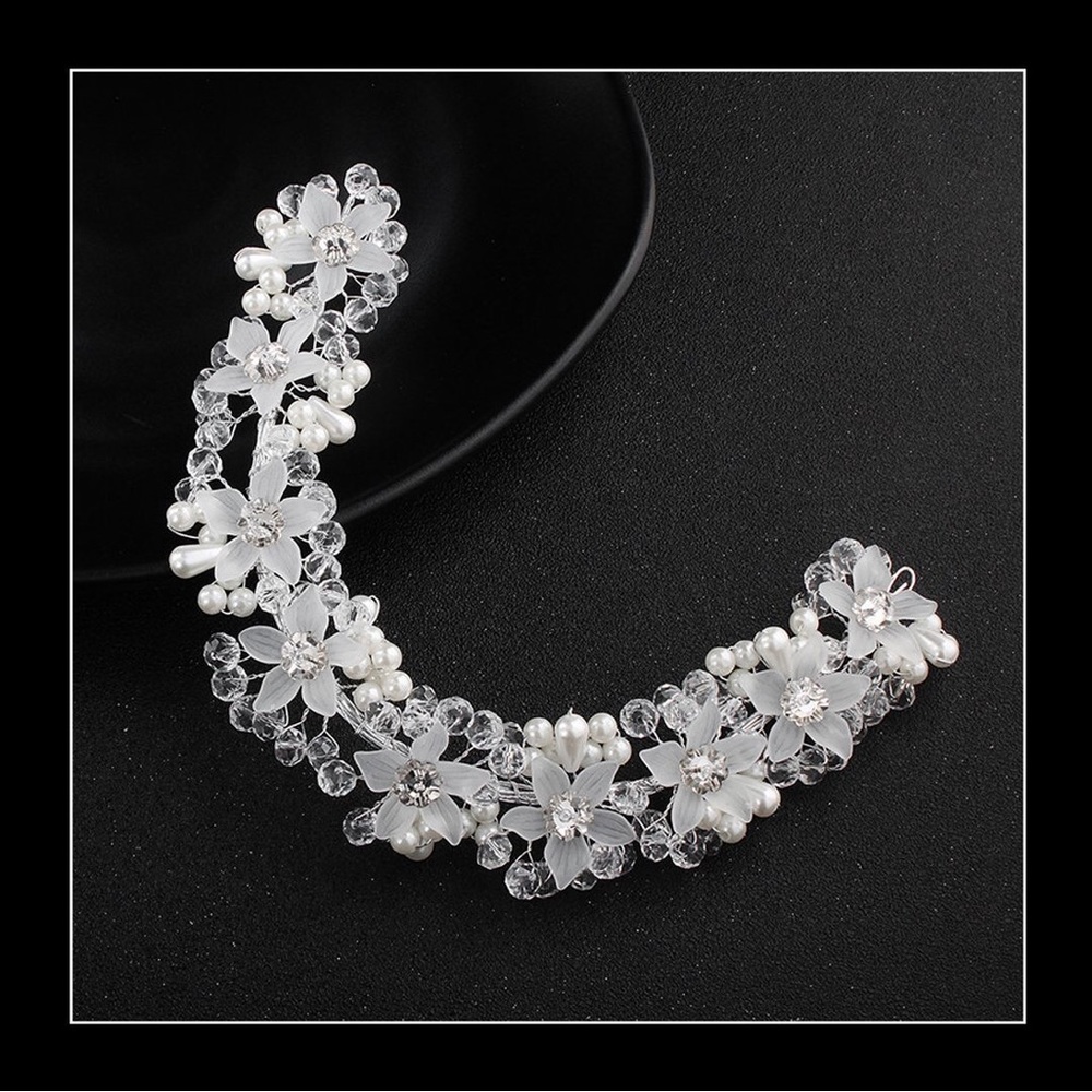 Wedding Headband with Crystal Breads and Pearls Biljana Karen Shop - Picture 4 of 4